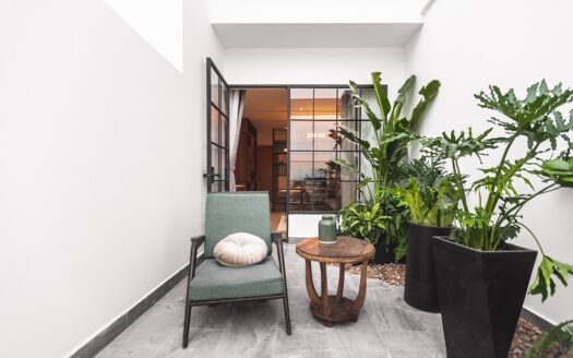 Belong: Studio Room LUX-04